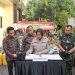 Polresta Cirebon Musnahkan Ribuan Botol Miras Hasil Operasi Rutin.