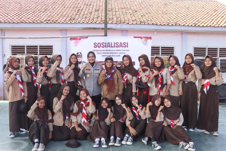 Kapolresta Cirebon Sapa Siswa Smpn 1 Gebang ,Berikan Edukasi Bahaya Narkoba,Kenakalan Remaja hingga Ajak Tertib Berlalu Lintas