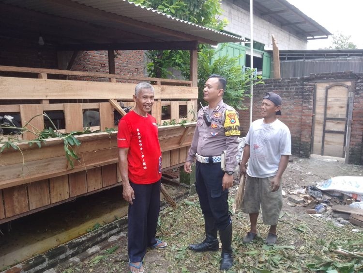 Polisi Cinta Petani,Bhabinkamtibmas Sruni Aktif Bina Peternak Kambing,Komitmen Polresta Sidoarjo Jaga Swasembada Pangan