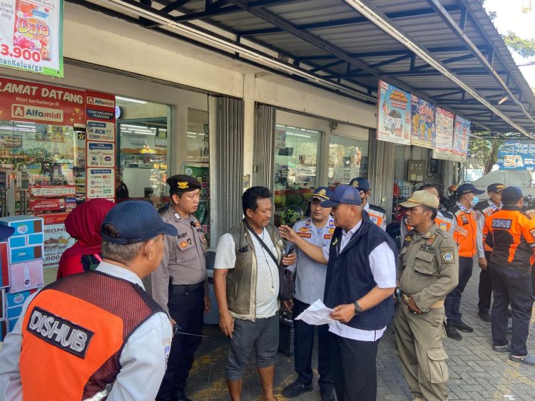 Polres Gresik Tertibkan Parkir Liar,Sejumlah Jukir Tak Terdaftar Ditemukan