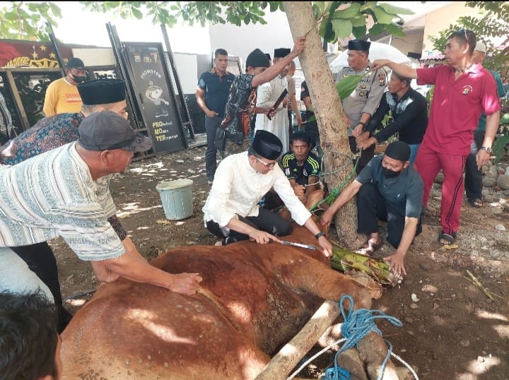 Kapolres Gowa Pimpin Pemotongan Hewan Kurban di Hari Raya Idul Adha 1446 H