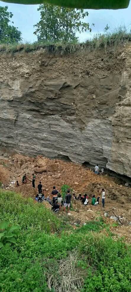 Dua Pekerja dan Satu Truk Tertimbun Longsor di Lokasi Galian C Argasunya