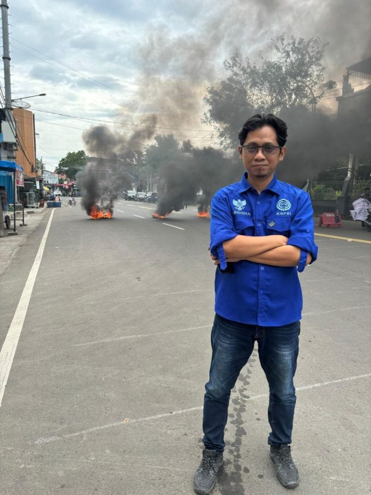Asap Mengepul di Depan Gedung DPRD Maros,KSPSI Tuntut Sidak TKA dan Ketegasan Terhadap PT New Era Blok