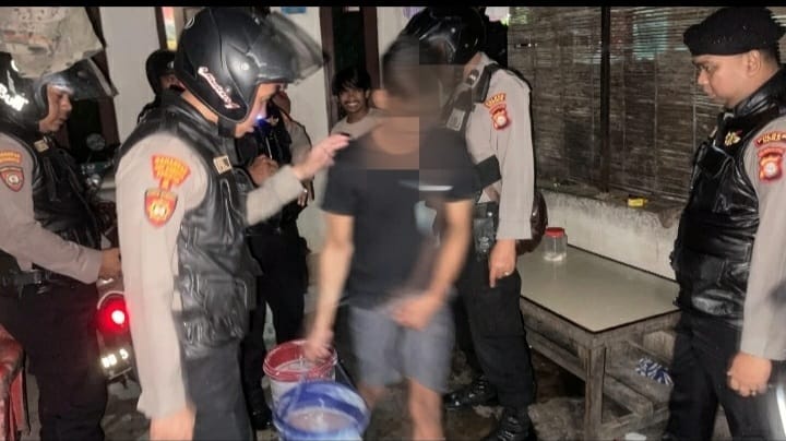 Samapta Polres Gowa Gelar Patroli KRYD,Amankan Penjual Miras dan Temukan Indikasi Penyalahgunaan Narkoba