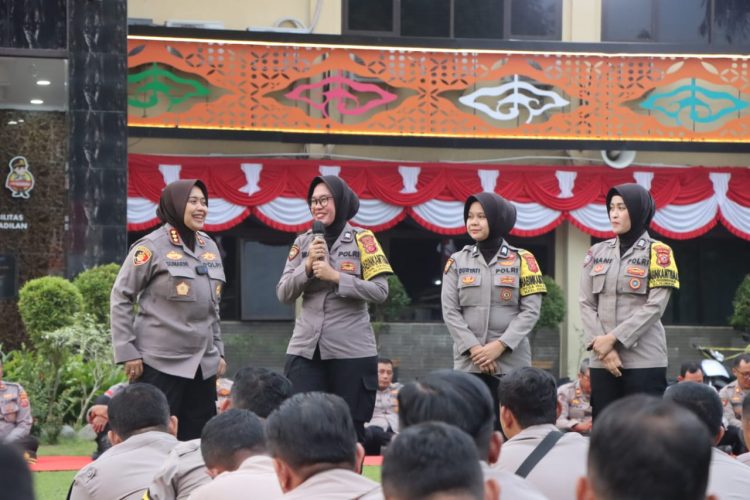 Kapolresta Cirebon Beri Arahan Kepada Bhabinkamtibmas: Perkuat Peran dalam Menjaga Kamtibmas di Desa