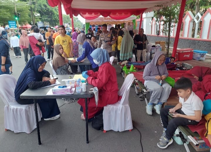 Semarak Hut Bhayangkara Ke-79,Polres Gowa Gelar Donor Darah Untuk Warga di CFD Jalan Masjid Raya