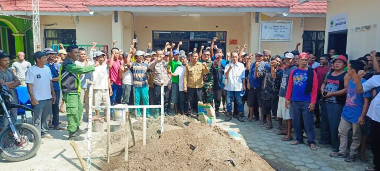 Aksi Penyampaian Aspirasi Buruh Pasir Pasca Penutupan Galian C,Babinsa Dampingi Lurah Argasunya Pastikan Aman dan Kondusif Wilayahnya