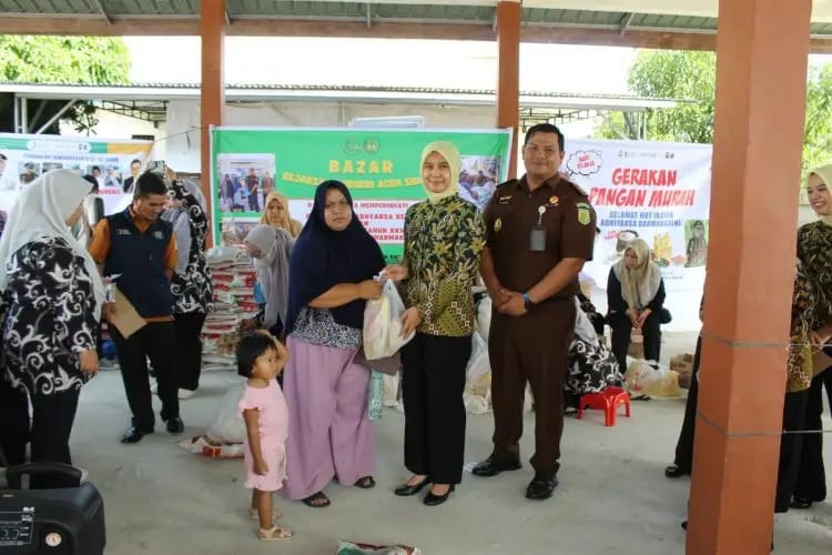 Kejari Aceh Singkil Gelar Pasar Pangan Murah Bantu Warga