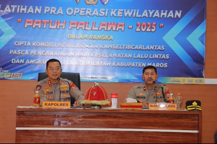 *Polres Maros Gelar Latihan Pra Operasi Patuh Pallawa, Kapolres Ingatkan Personel Disiplin Taat Aturan*