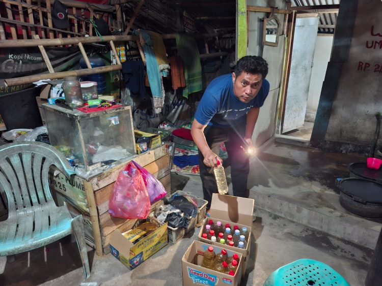 Polresta Cirebon Sita Ribuan Botol Miras Hasil Operasi Cipkon Jelang HUT ke-80 RI
