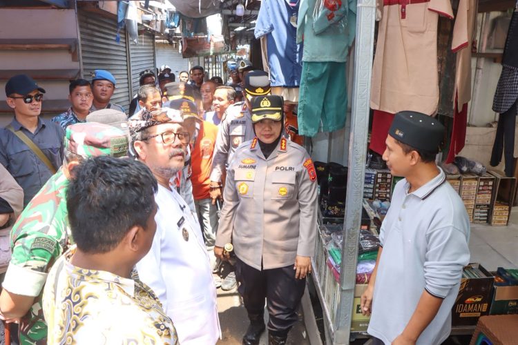 Forkopimda Kabupaten Cirebon Tinjau dan Sosialisasikan Relokasi Pedagang Pasar Jungjang ke Pasar Darurat Baru