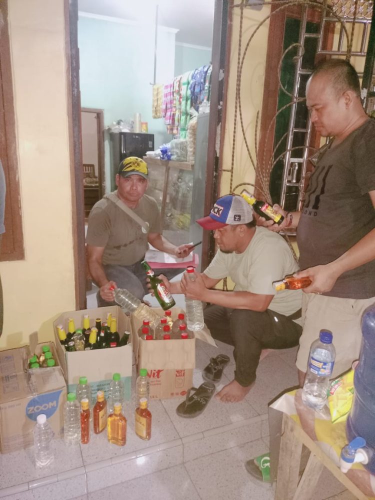 Polresta Cirebon Sita 112 Botol Miras Hasil Razia Pekat