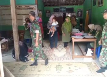 Babinsa Sunyaragi dan Bhabinkamtibmas Monitoring Pawai Ta’aruf MTQ ke-57 Kota Cirebon