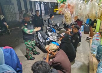 Babinsa Kelurahan Kecapi Gelar Patroli Siskamling Bersama Komduk