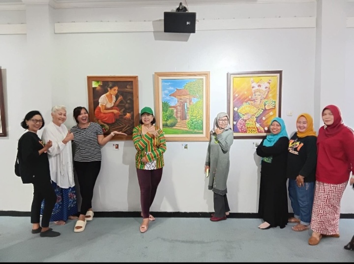 *Perjalanan ‘Nunung’, Dari Politisi Hingga ‘Van Gogh Indonesia’*