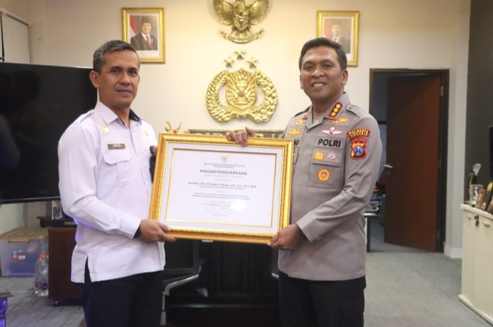 Kapolresta Sidoarjo Terima Penghargaan Menteri Imigrasi dan Pemasyarakatan